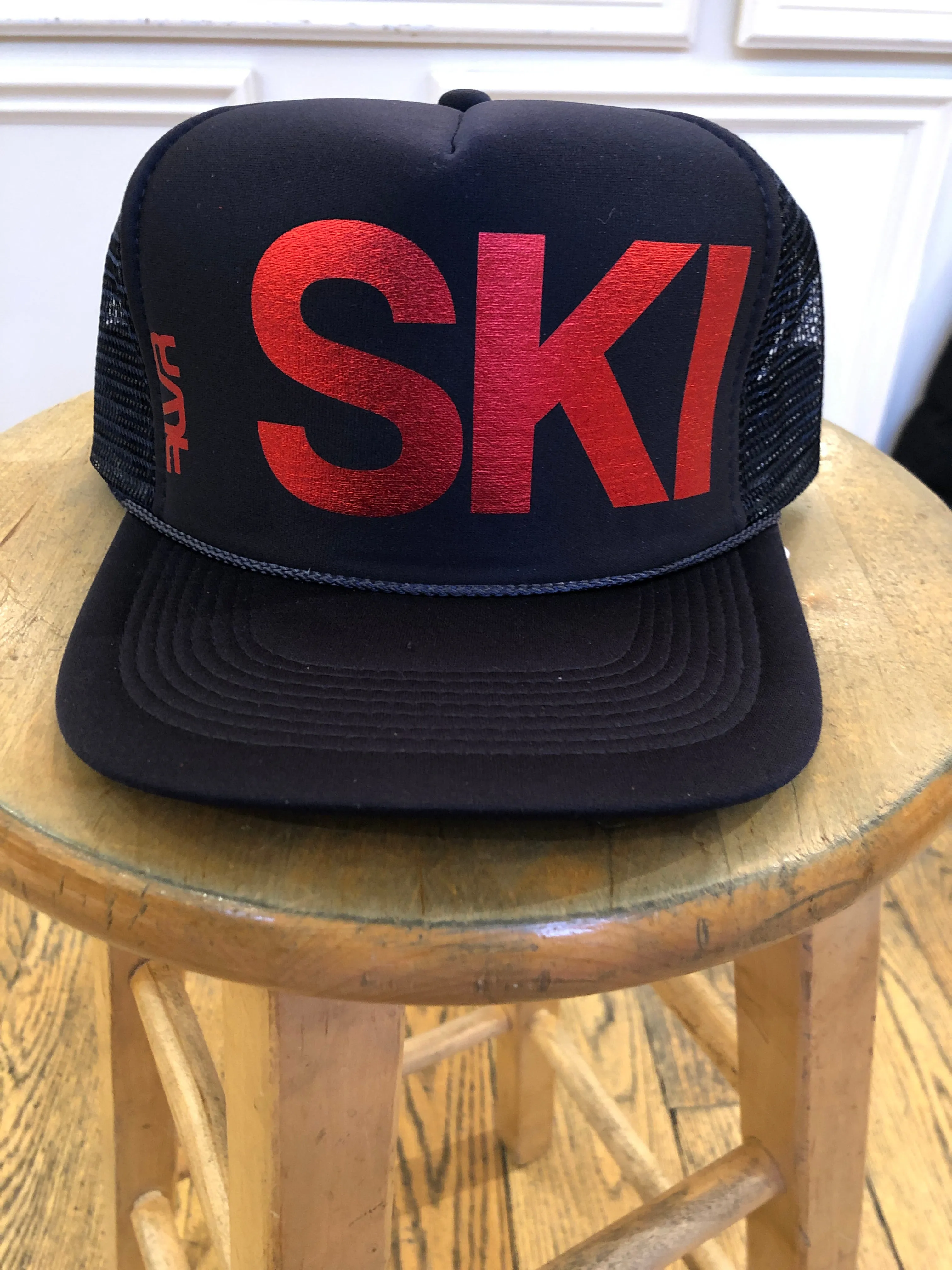 Eskyflavor SKI Trucker Hat