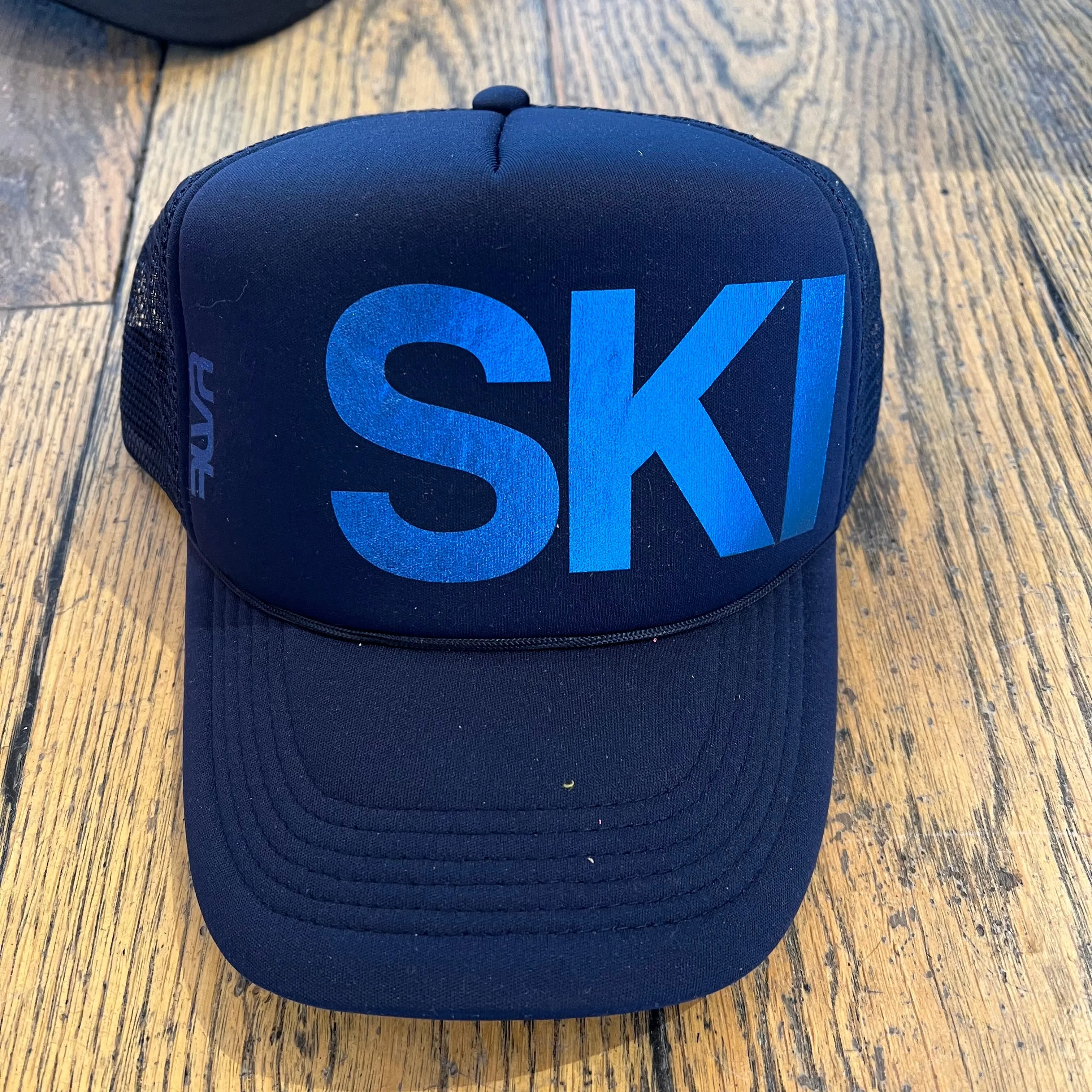 Eskyflavor SKI Trucker Hat