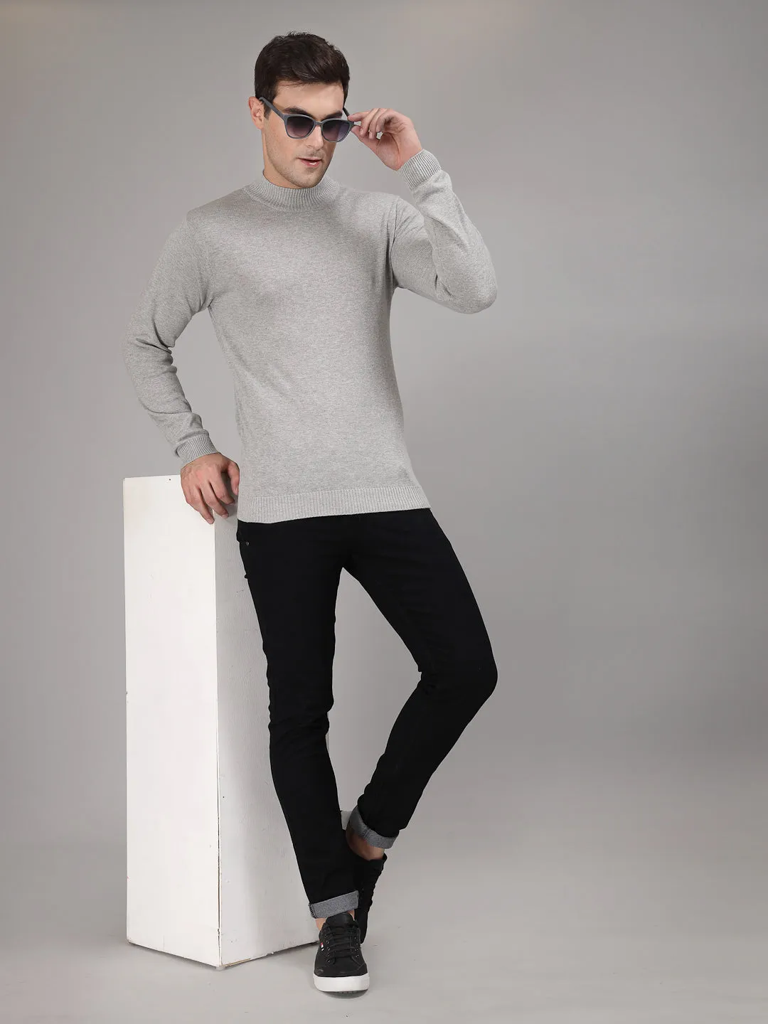 Style Quotient Men Solid Grey Knitted Regular Sweater